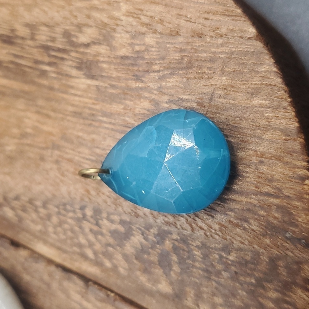 Glossy blue‎ facet treasure pendant drop